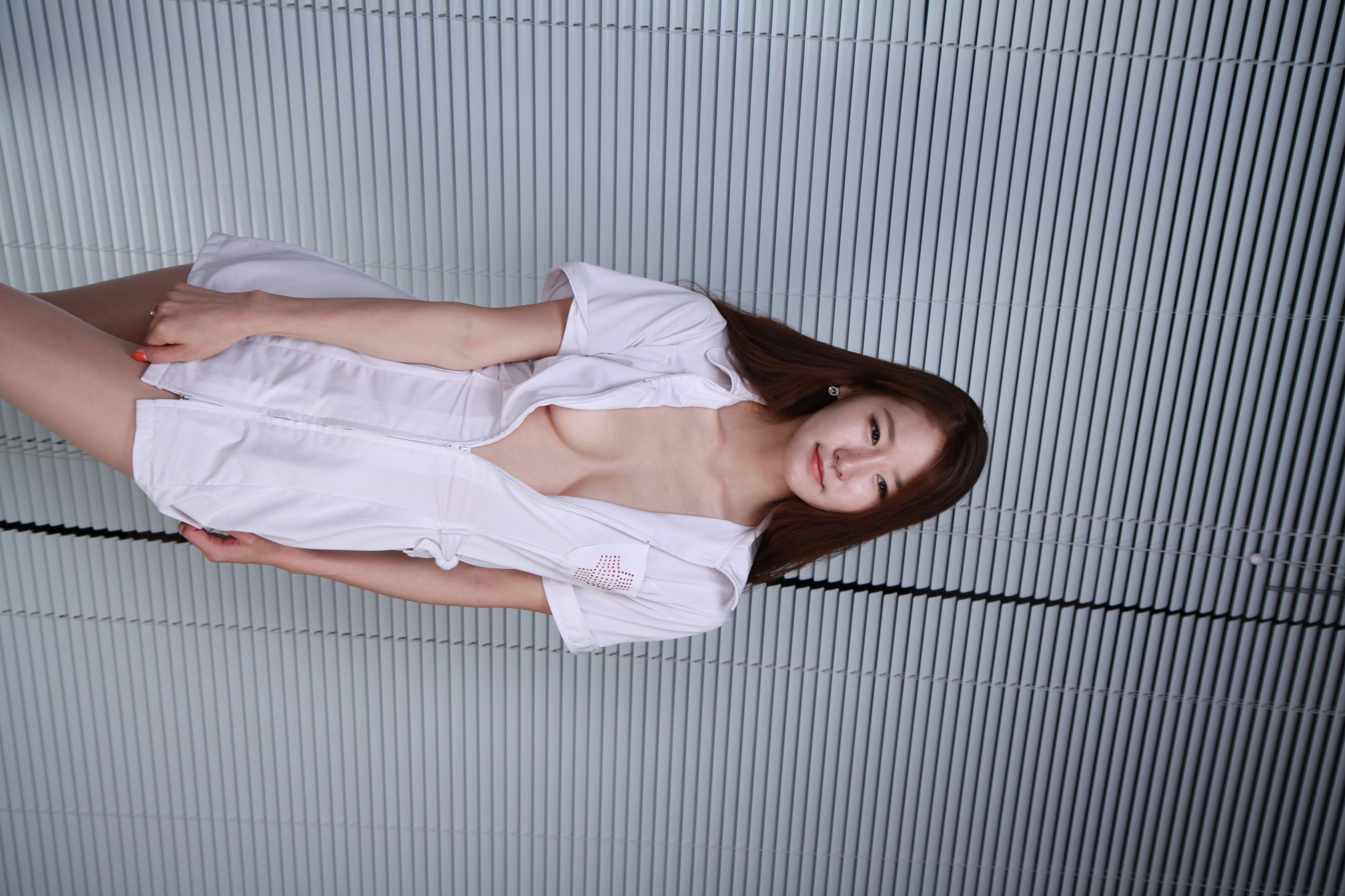미분류 / 수정 901장(연 ST)(가슴 조금 노출)